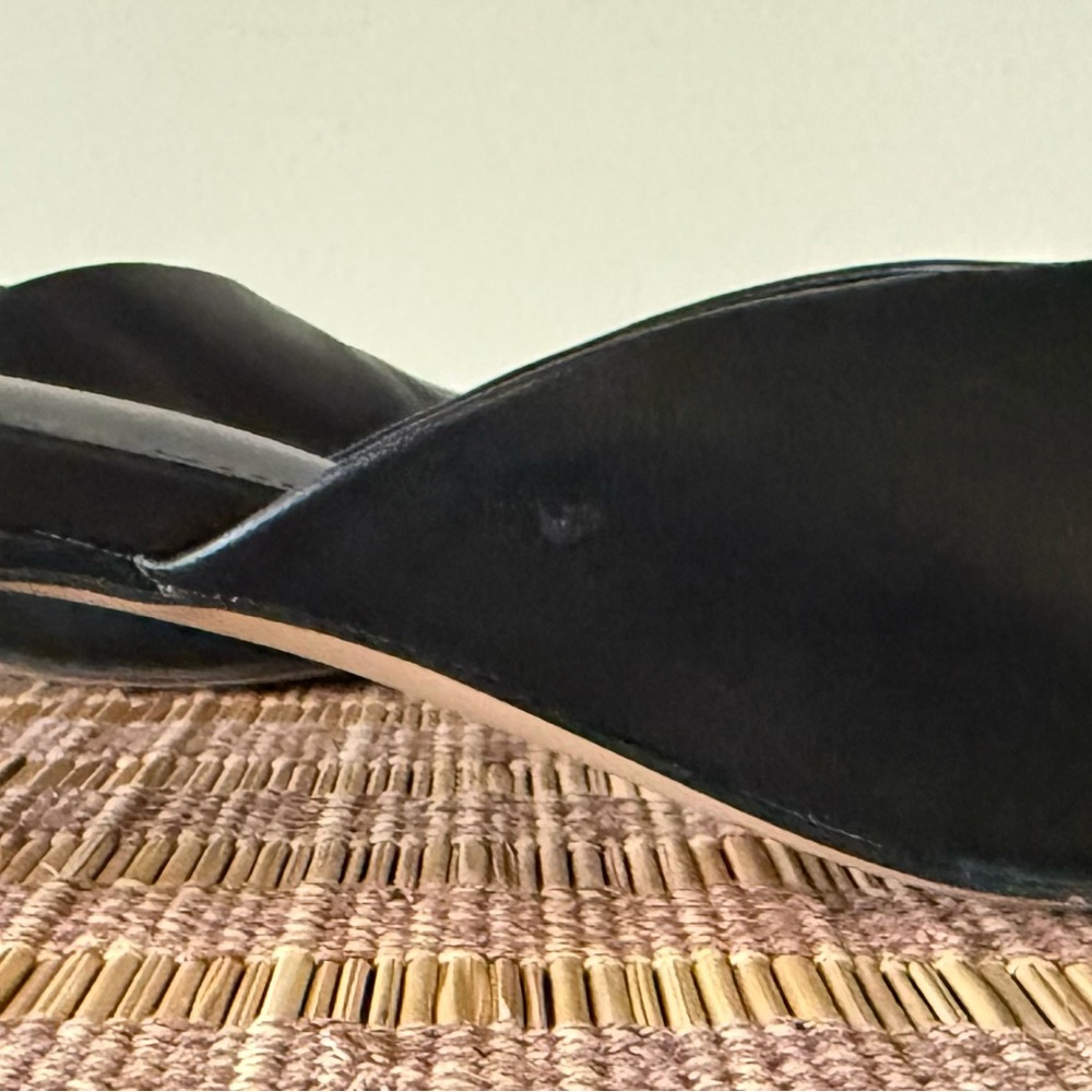 NWOT Abercrombie & Fitch Black Pointed Toe Mules - Picture 2 of 6